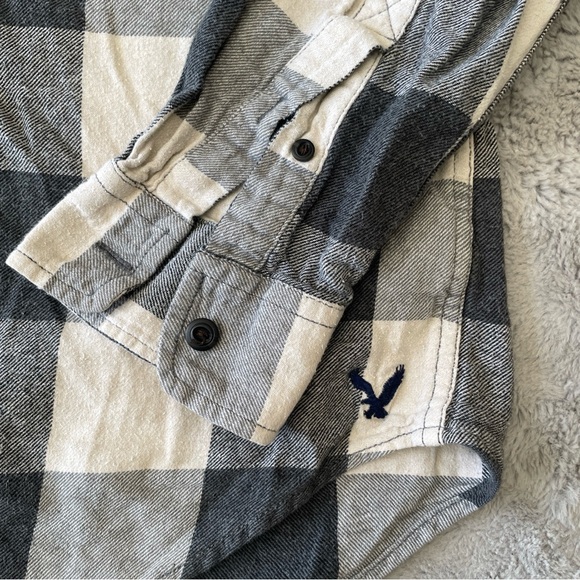 American Eagle Outfitters Black Gray and White Plaid Shirt size medium - Picture 2 of 5